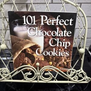 101 Perfect Chocolate Chip Cookies: 101 Melt-in-Your-Mouth Recipes by Gwen W. St